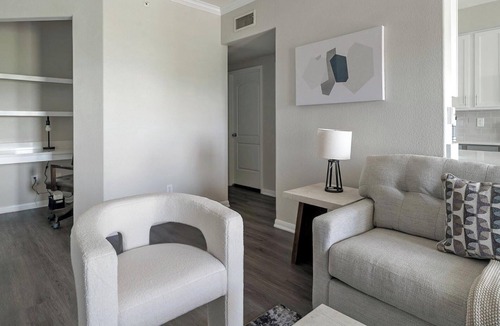 Webster Apartment | Landing | Stylish 1BD, Clubhouse