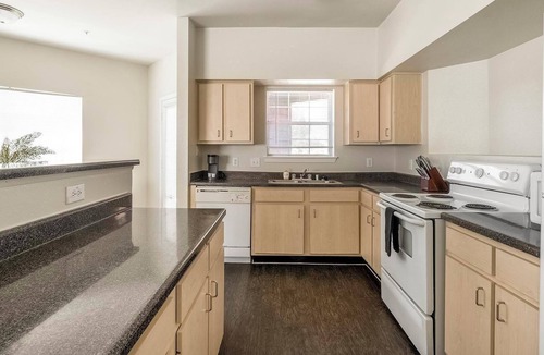 Southbelt/Ellington Apartment | Landing | Stylish 2BD, Clubhouse, Game Room