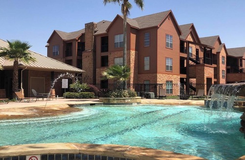 Southbelt/Ellington Apartment | Landing | Stylish 2BD, Clubhouse, Game Room