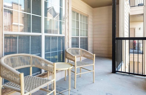 Southbelt/Ellington Apartment | Landing | Stylish 2BD, Clubhouse, Game Room