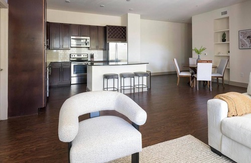 Klein Apartment | Landing | Stylish 2BD, Clubhouse, Gym