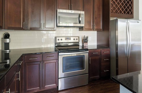 Klein Apartment | Landing | Stylish 2BD, Clubhouse, Gym