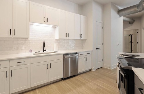 Dallas Design District Apartment | Landing | Stylish 2BD, Clubhouse, Gym
