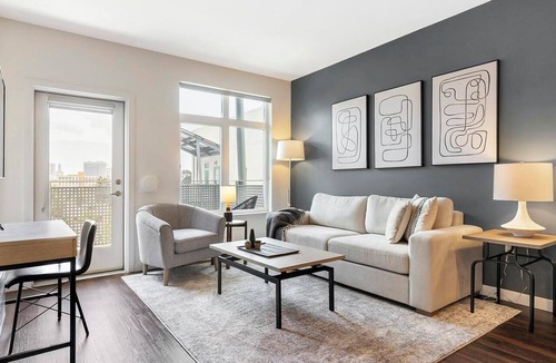 George Bush Park/Eldridge Apartment | Landing | Stylish 2BD, Gym, Game Room