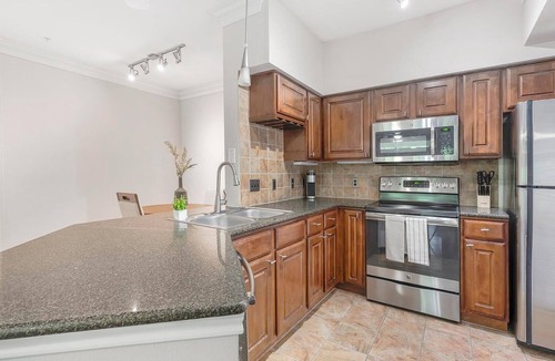 West Oak Hill Apartment | Landing | Stylish 2BD, Gym