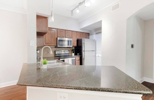 West Oak Hill Apartment | Landing | Stylish 2BD, Gym