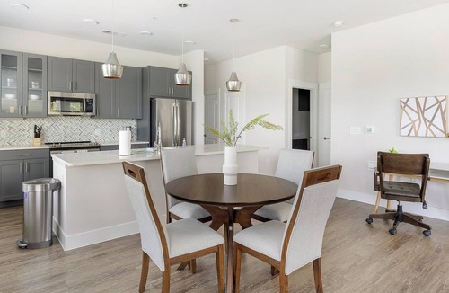 Old East Dallas Apartment | Landing | Stylish 2BD, Gym, Clubhouse