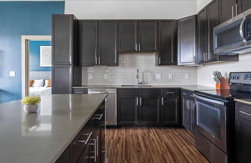 Klein Apartment | Landing | Stylish 2BD, Gym, Clubhouse