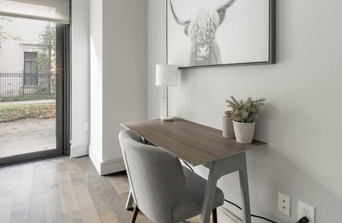 Houston Apartment | Landing | Stylish 2BD, Gym, Pool