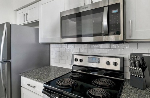 FM 1960 Apartment | Landing | Stylish 2BD in Copperfield