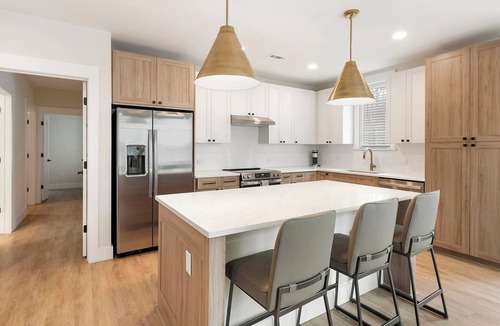 Mount Mourne Apartment | Landing | Stylish 2BD, Pool, Gym