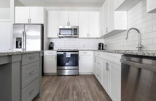 Matthews Apartment | Landing | Stylish 2BD, Pool, Gym