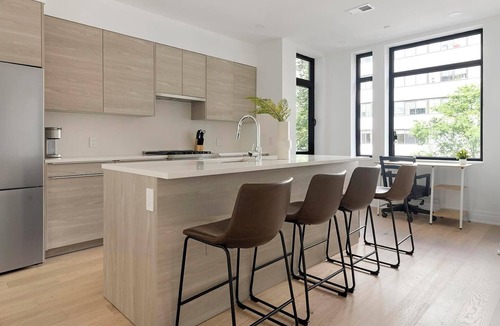 Mount Vernon Square Apartment | Landing | Stylish 2BD in Logan Circle