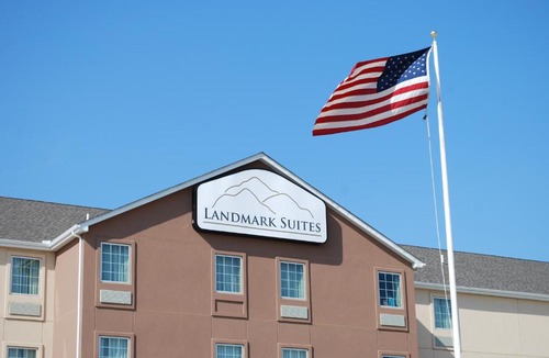 Williston Hotel | Landmark Suites - Williston
