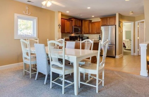 Gold Coast House | Large 3 Floor Townhouse - 4 Bedrooms, Family Room, Lower Level Den Plus 6 TVs.