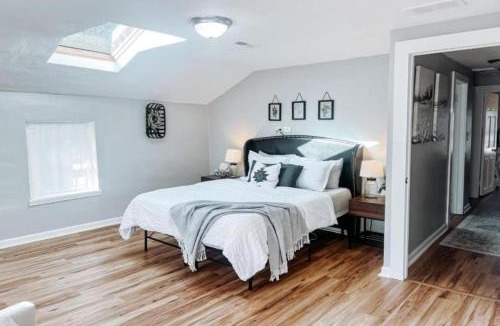 Berea House | Large 4 Bedroom Home Close to Airport and IX Center