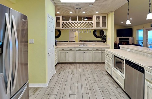 Port Aransas House | Large Beachfront Home w/stunning views, private pool, game room, & more