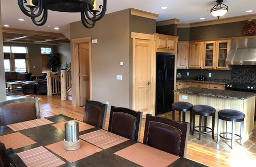 Big Sky Condo | Large Big Sky Condo, sleeps 12-14. Close to Yellowstone and world class skiing!