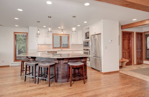 Big Sky Meadow Village Condo | Large Condo w/Miles of Views at Big Sky Golf Course, Community Hot Tub/Pool - Park Condo Retreat