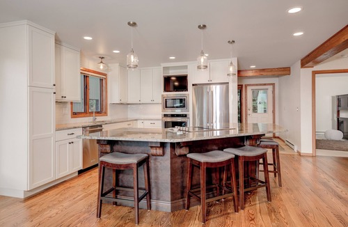 Big Sky Meadow Village Condo | Large Condo w/Miles of Views at Big Sky Golf Course, Community Hot Tub/Pool - Park Condo Retreat