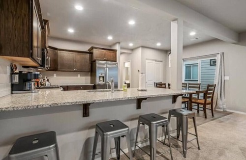 Ponderay Cottage | Large Cottage Near Downtown, Beach & Skiing #116
