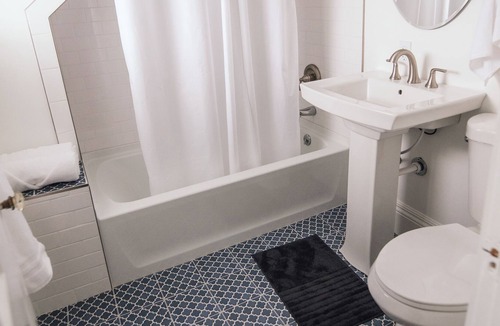 Ashton House | Large cozy cottage surrounded by adventures for the whole fam!