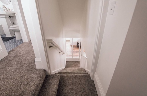 Ashton House | Large cozy cottage surrounded by adventures for the whole fam!