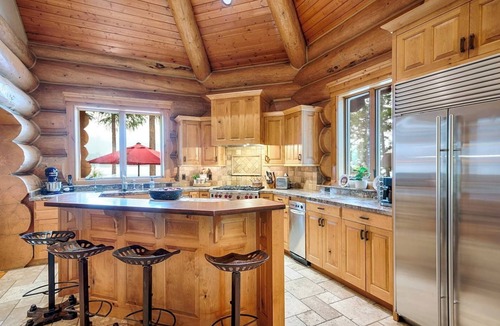 Marion House | Large Custom Log Estate Sleeping 14 on 50 Acres