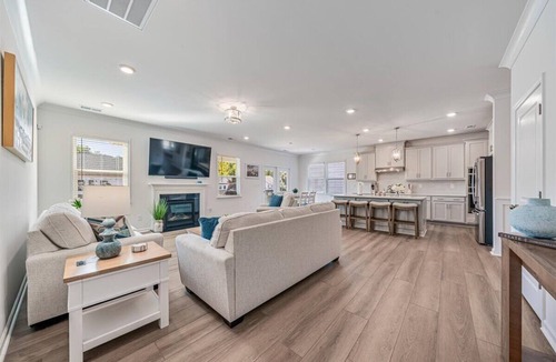 Steele Creek House | Large Family Home in Charlotte 10 Minutes from Lake Wylie & Downtown Charlotte