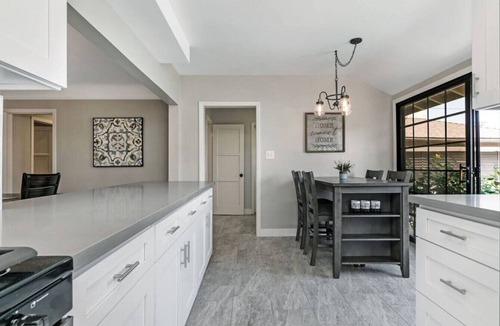 Woodbury House | Large Gated Pool home in Heart of Glendale!