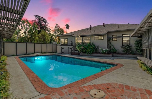 Woodbury House | Large Gated Pool home in Heart of Glendale!