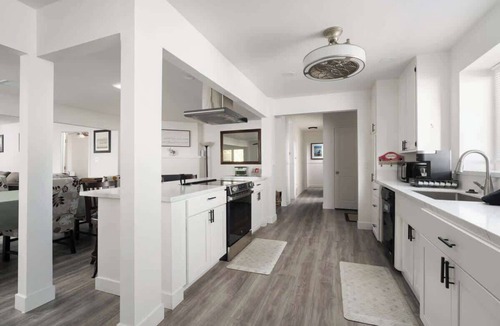 Lemon Grove House | Large Home, Hot Tub, Firepit, BBQ, Attached Studio