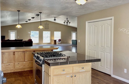Lava Hot Springs House | Large Lodge in Lava Hot Springs, Idaho 8 bedrooms sleeps 35