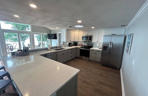Cayuga House | Large Newly Remodeled Lake house right on the water. Sleeps 24+