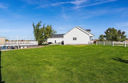 Meridian House | Large Property with Hot Tubs and Swimming Pool