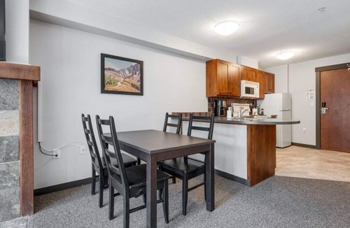 Panorama Condo | LARGE Studio | Ski In/Out | Pools & Hot Tubs | Central Upper Village Location
