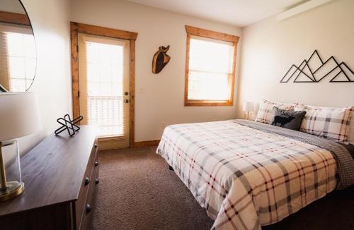 Driggs House | Large & Updated Driggs Condo Close to Town! 40 miles to Grand Teton!