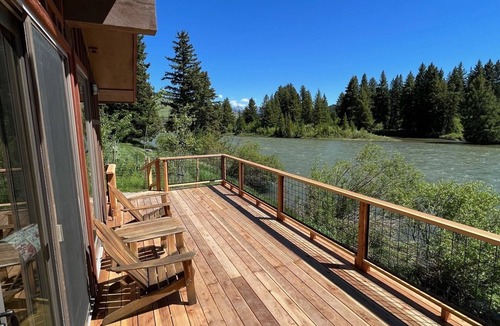 Cameron House | Largest home directly on Madison River 6 beds/6 baths & FR