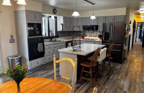 Lewistown House | LAST BEST PLACE -Quiet,Peaceful 4-bedroom house in Lewistown million dollar view
