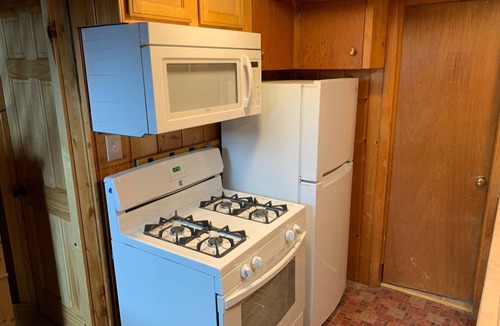 Last Chance Cabin | Last Chance Hideaway -Sleeps 4-6 people, Cozy Cabin 45 min from West Yellowstone