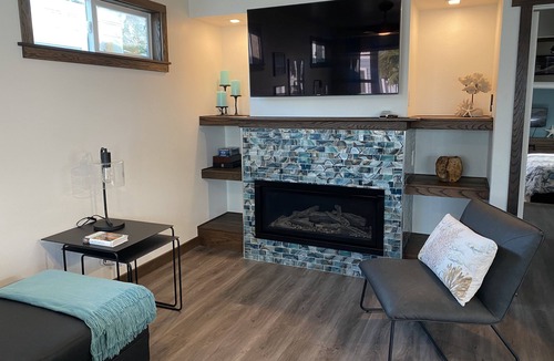 Mission Beach Cottage | Last minute discounts!Pet friendly with AC steps to beach-SUV parking