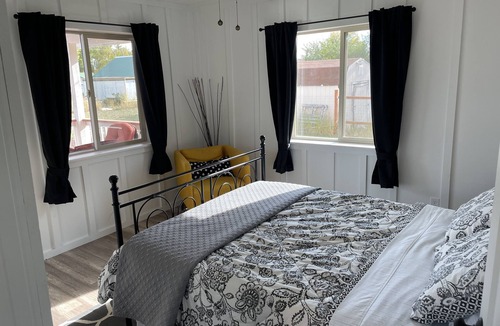 Bancroft House | Lava Hot Springs Country Farmhouse 2 bedroom, sleeps 8.