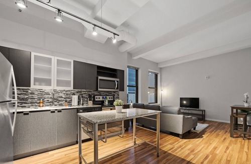 Downtown Cincinnati Condo | Lavish 2 Bedroom Condo - Best Central Location with Amenities Galore 612