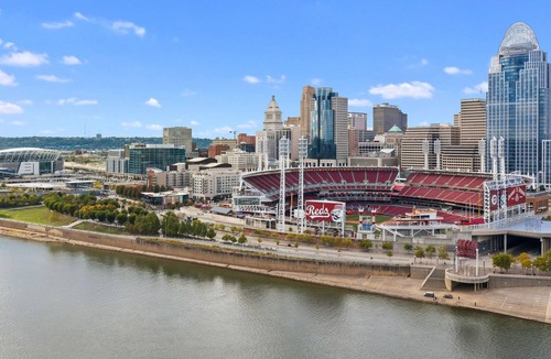 Downtown Cincinnati Condo | Lavish 2 Bedroom Condo - Best Central Location with Amenities Galore 612