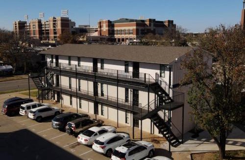 Stillwater Apartment | Lavish style 2BR in Stillwater with Free Parking and WiFi