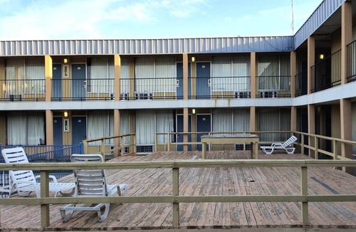 Lawton Apartment | Lawton OK | King bed smoking