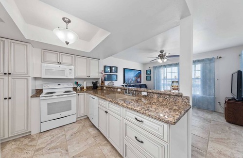 Port Isabel Cottage | Lazy Days Sea Cottage - Waterfront, Pools, Golf