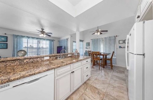 Port Isabel Cottage | Lazy Days Sea Cottage - Waterfront, Pools, Golf