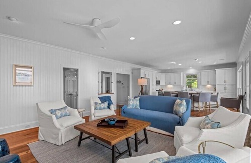 Ridgeway House | Lazy Dazes - 4 bedroom w/Lake Front & Inground pool