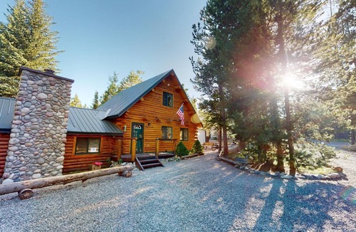 Island Park Cabin | Lazy Moose Cabin* 3Br, 2Ba, Wifi, Satellite Tv, Boat Dock, Fire Pit, Bbq Grill